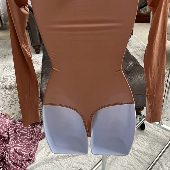 SKIMS Long Sleeve Bodysuit in Tan - Picture 6 of 9